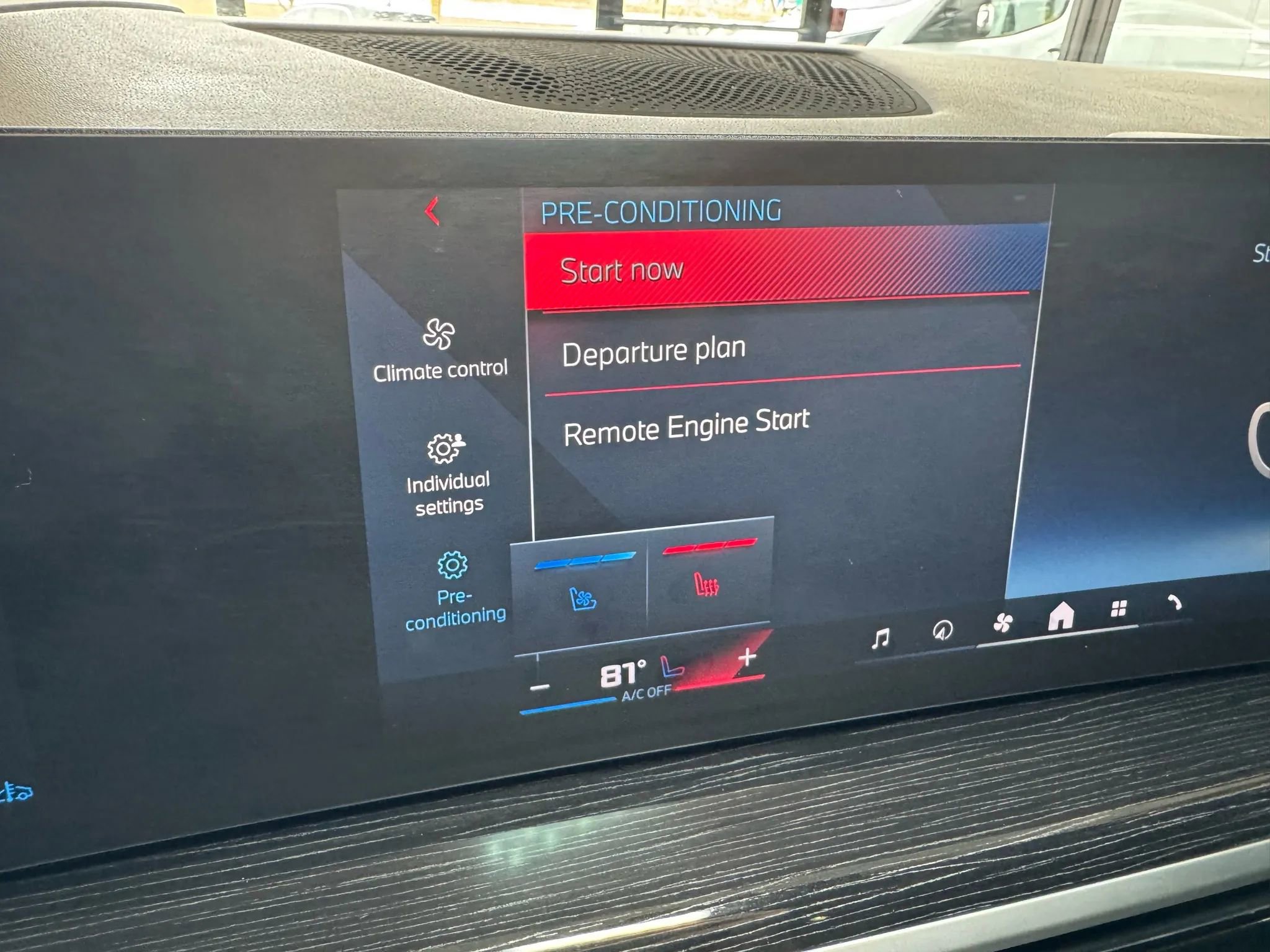 Used 2024 BMW X6 M60i w/ M Sport Professional Package image 32