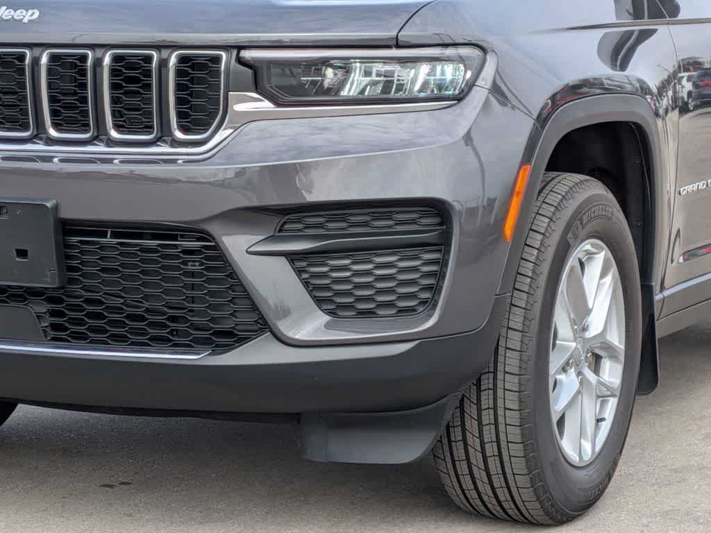 Certified 2025 Jeep Grand Cherokee Laredo X w/ Luxury Tech Group I AWD/4WD image 11