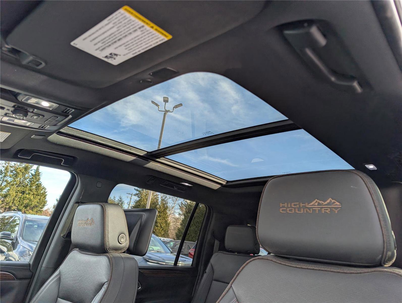 Used 2023 Chevrolet Suburban High Country w/ Advanced Technology Package image 35