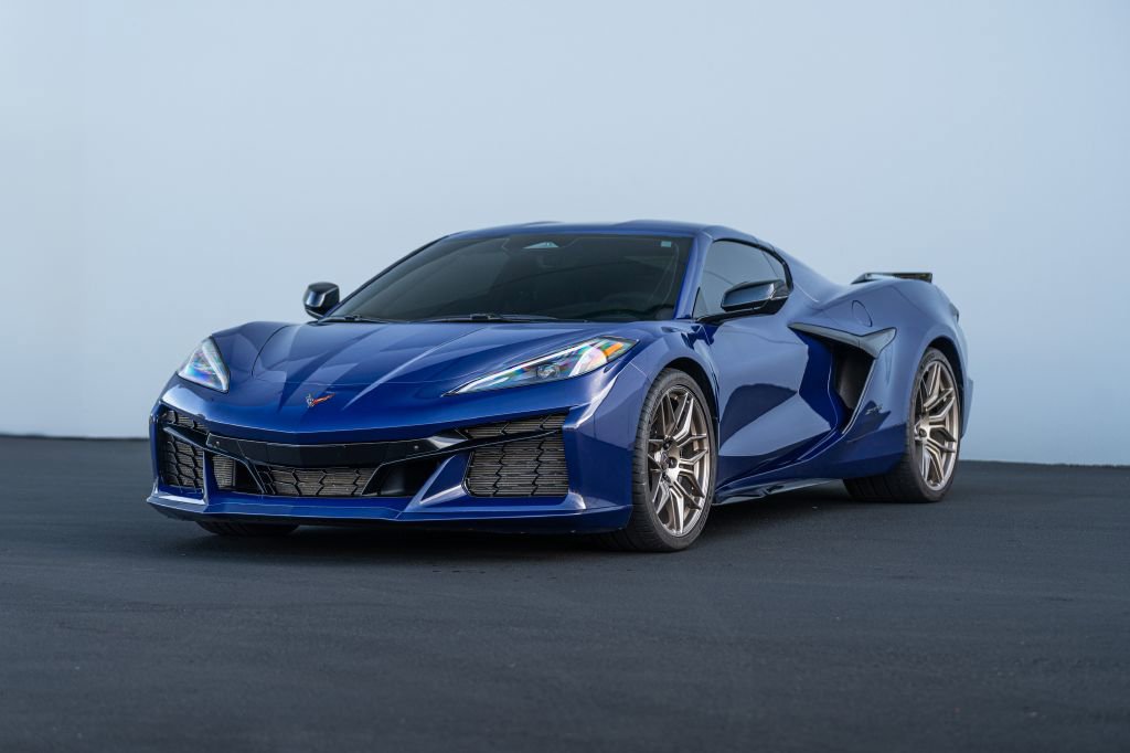 Used 2025 Chevrolet Corvette Z06 w/ Battery Protection Package image 12