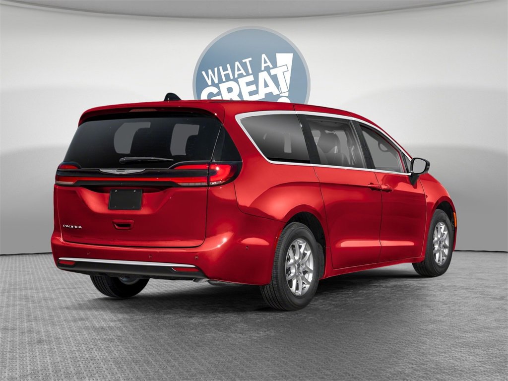 New 2026 Chrysler Pacifica Select image 2