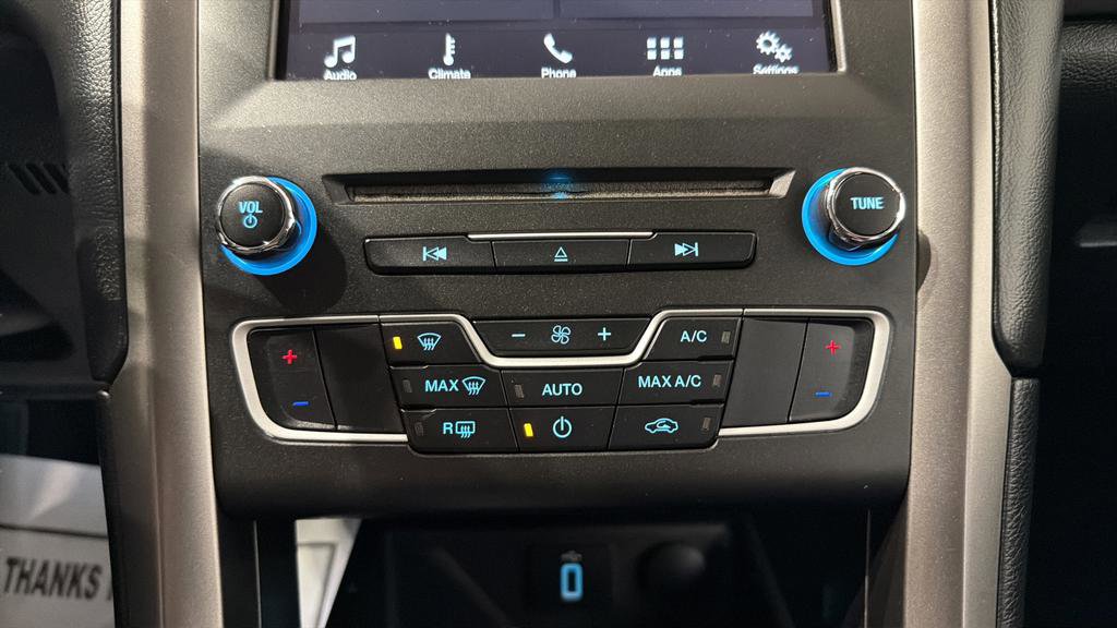 Used 2017 Ford Fusion SE w/ Fusion SE Technology Package image 28