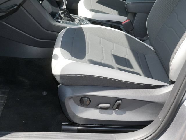 Certified 2025 Volkswagen Taos SE AWD/4WD image 14