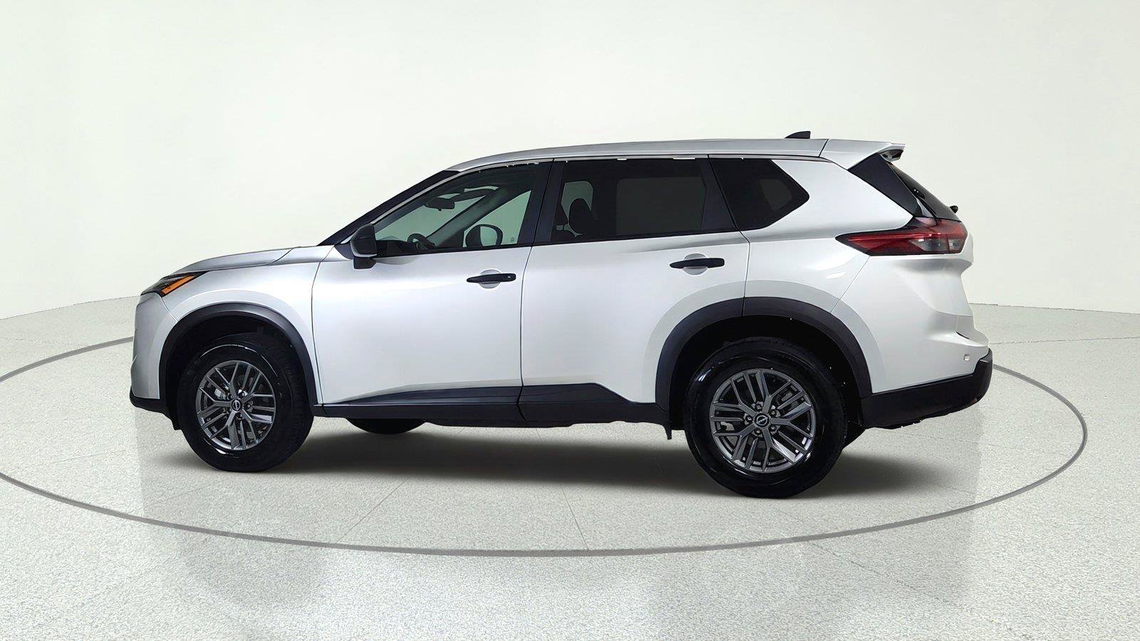 Used 2024 Nissan Rogue S AWD/4WD image 4