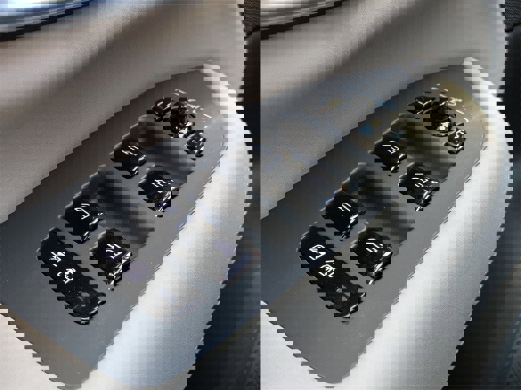 New 2026 Volvo XC90 T8 Plus w/ Protection Package Premier image 33