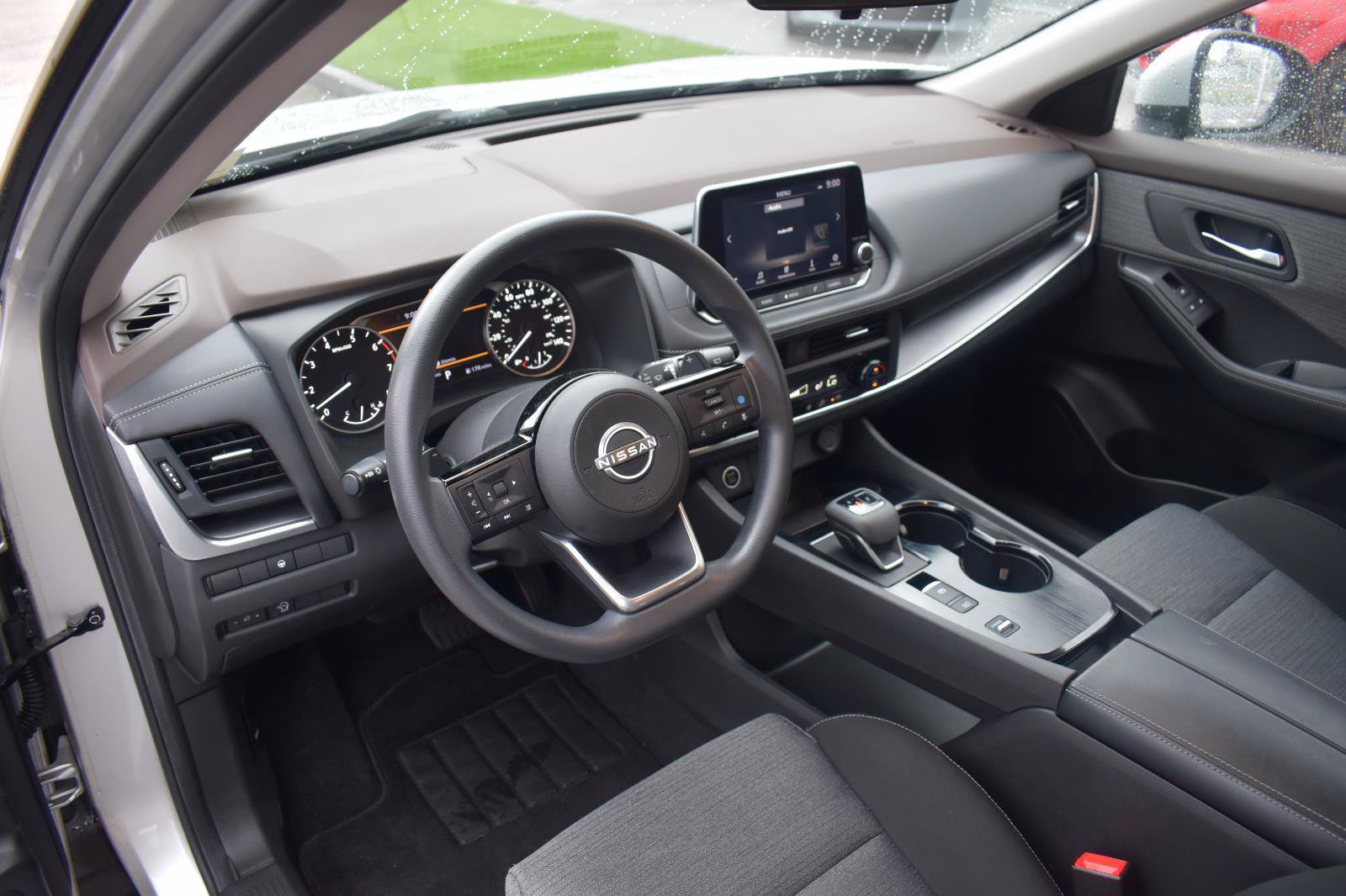 Used 2023 Nissan Rogue SV FWD image 27