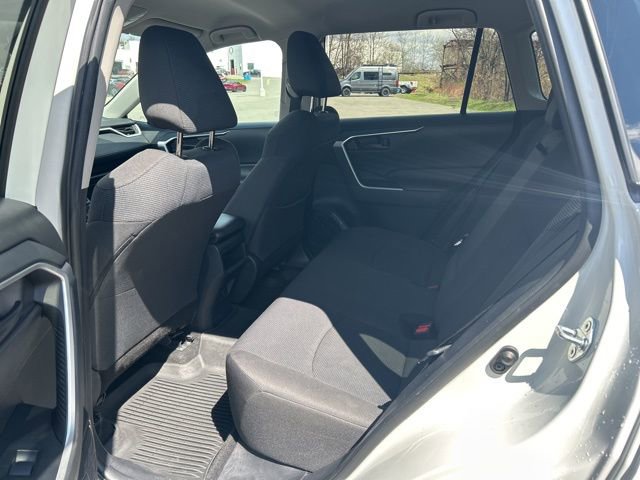 Used 2021 Toyota RAV4 LE image 17