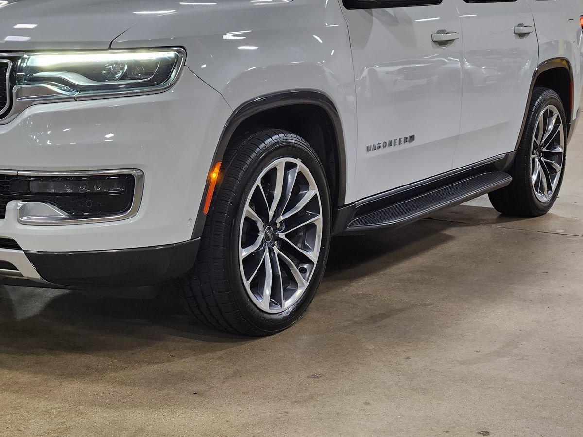 Used 2022 Jeep Wagoneer Series II w/ Premium Group I AWD/4WD image 17