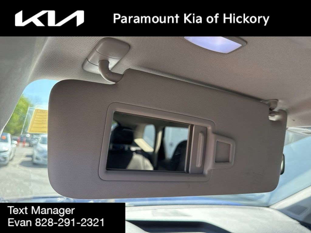 Used 2022 Volkswagen Taos SE FWD image 29