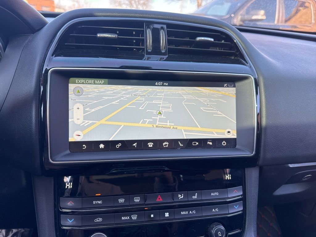 Used 2020 Jaguar F-PACE Premium image 11