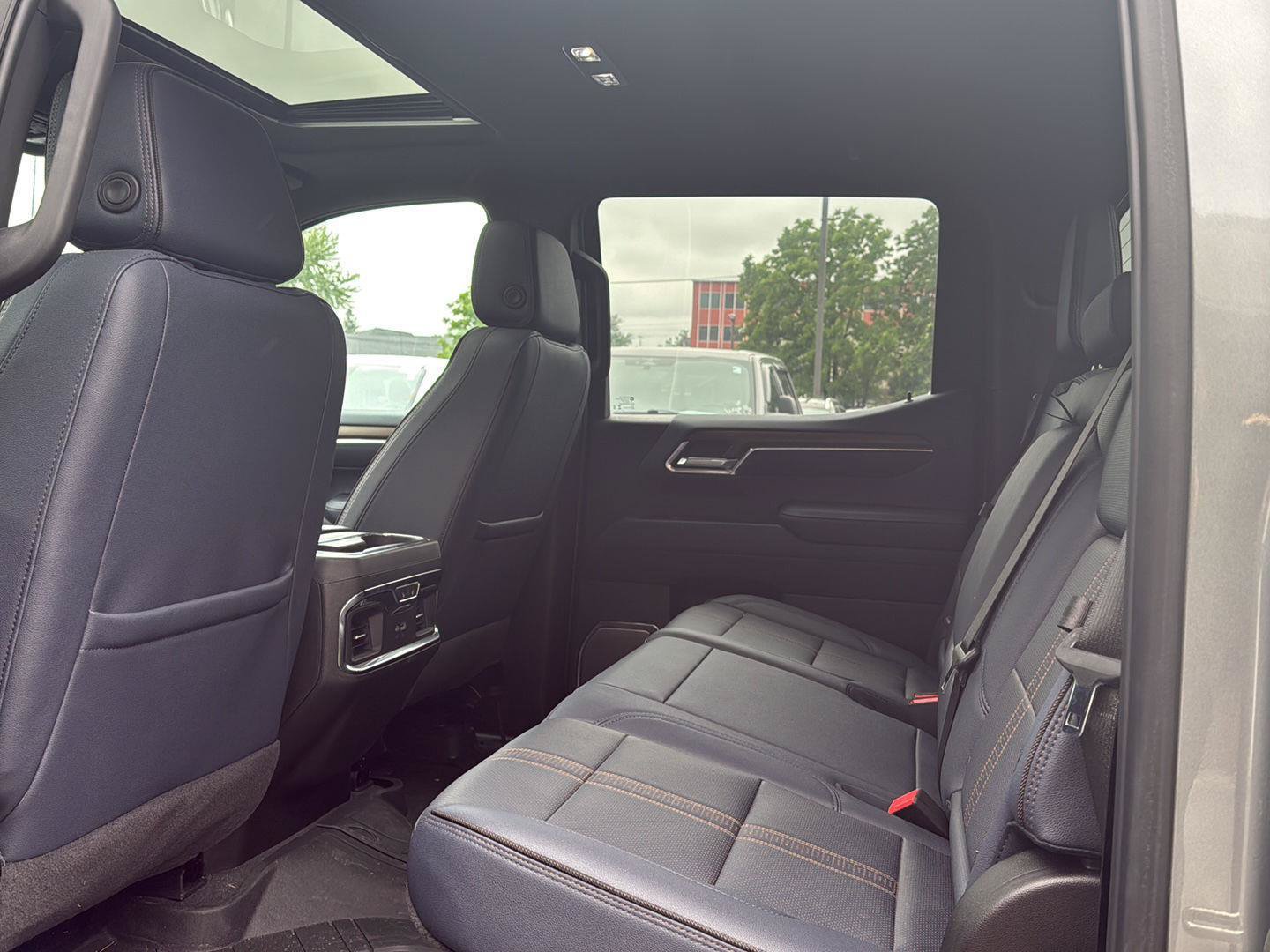 Used 2025 Chevrolet Silverado 1500 High Country w/ High Country Premium Package AWD/4WD image 10