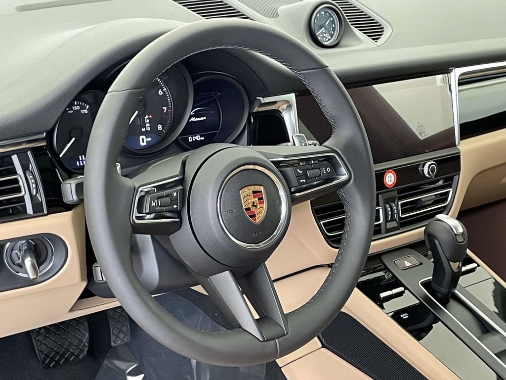 New 2026 Porsche Macan AWD/4WD image 4