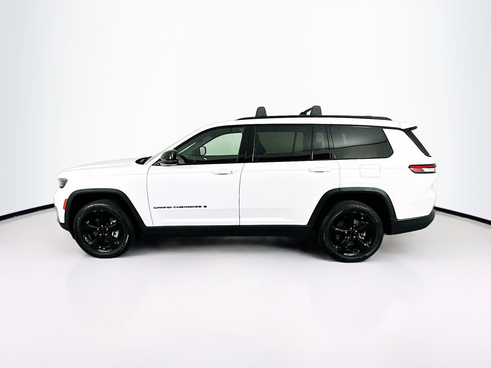 Used 2023 Jeep Grand Cherokee L Laredo AWD/4WD image 4
