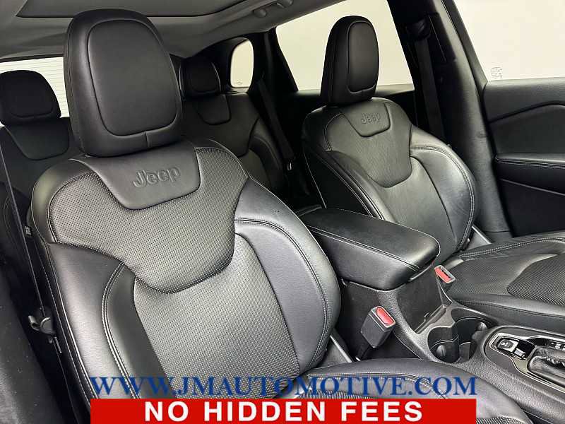 Used 2019 Jeep Cherokee Limited image 21