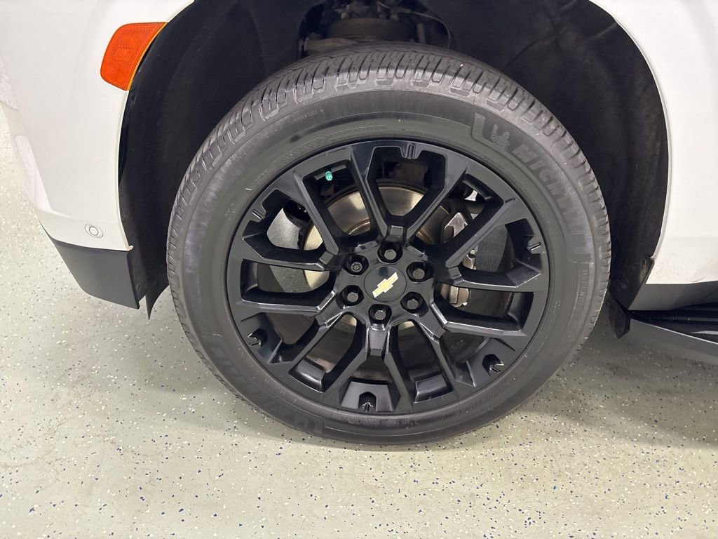 Used 2023 Chevrolet Suburban High Country w/ Advanced Technology Package image 8