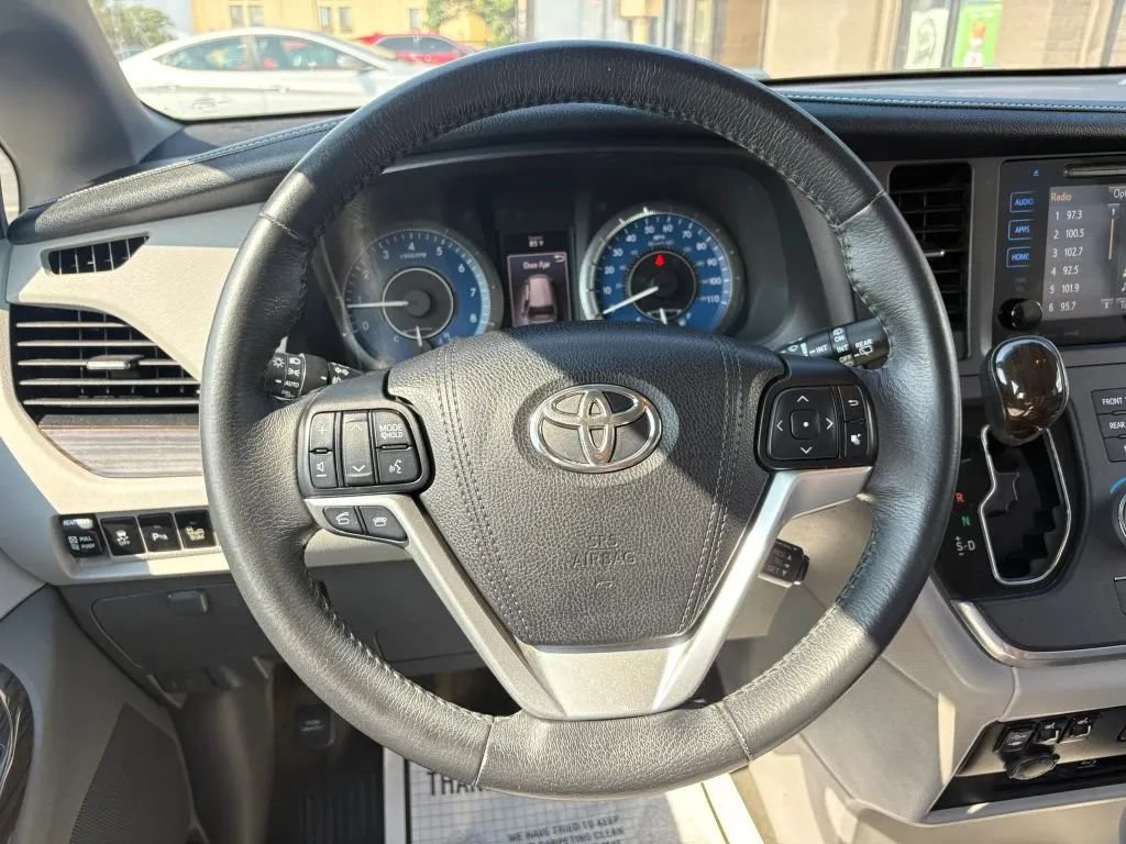 Used 2017 Toyota Sienna XLE Premium AWD/4WD image 15