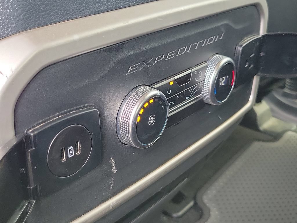Used 2024 Ford Expedition XLT RWD image 13