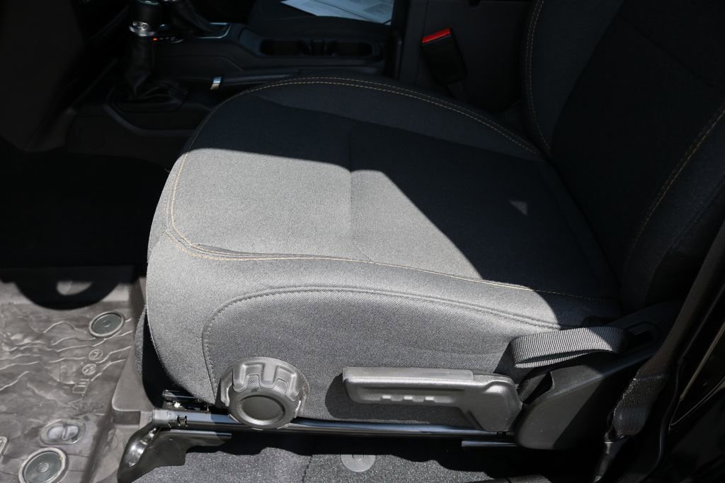 Used 2024 Jeep Gladiator Sport AWD/4WD image 12