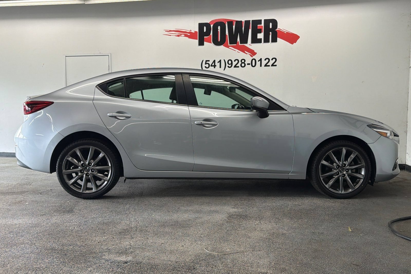 Used 2018 MAZDA MAZDA3 Grand Touring w/ Premium Equipment Package FWD image 2
