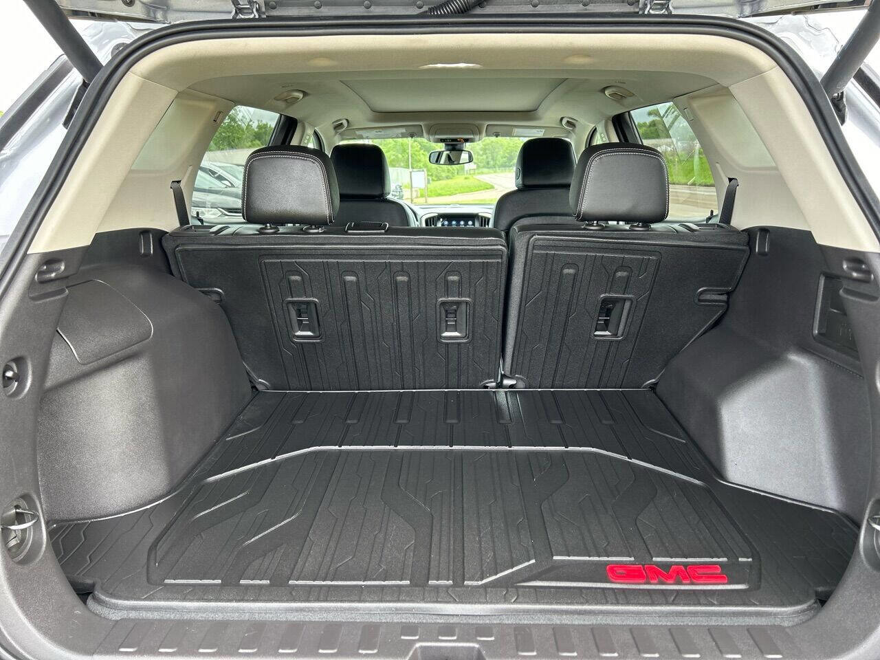 Used 2024 GMC Terrain Denali w/ Denali Premium Package image 10
