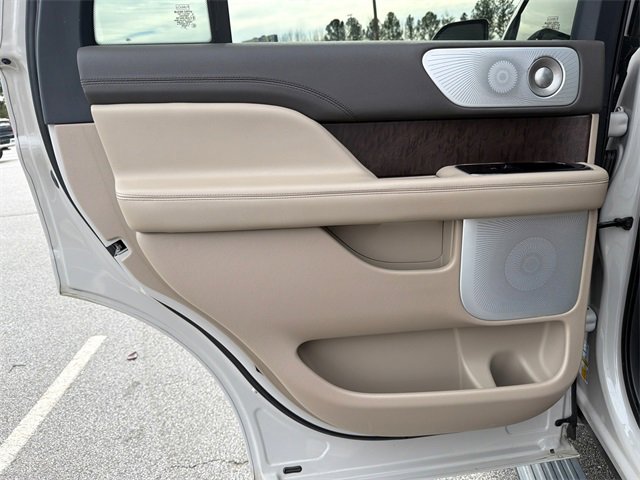 Used 2024 Lincoln Navigator Reserve image 22