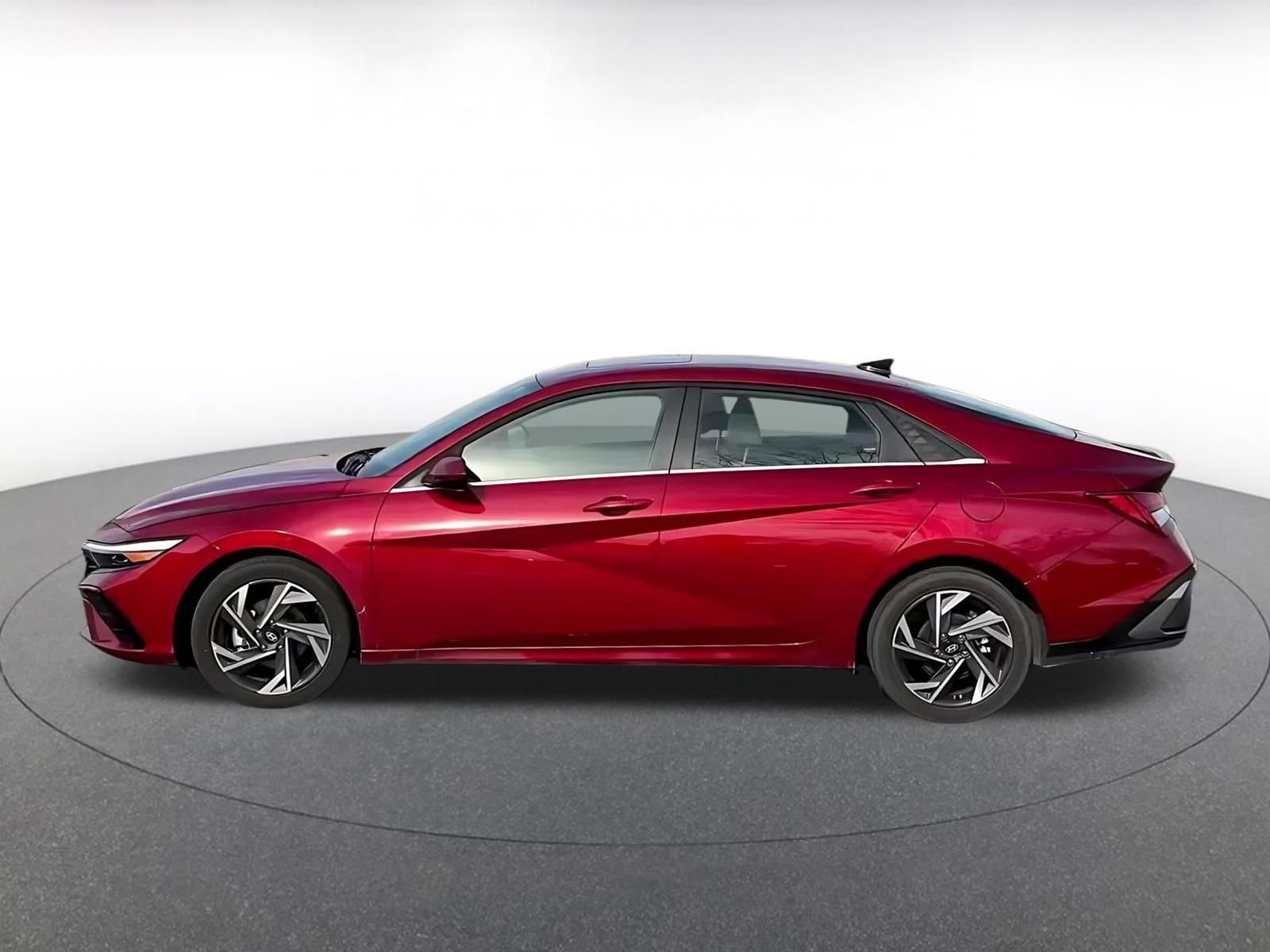 Used 2025 Hyundai Elantra SEL FWD image 9