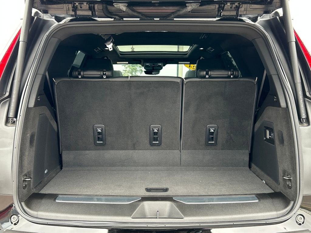 Used 2024 Cadillac Escalade Sport w/ LPO, ONYX Package image 5