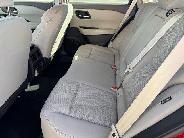 Used 2025 Nissan Rogue SV image 4