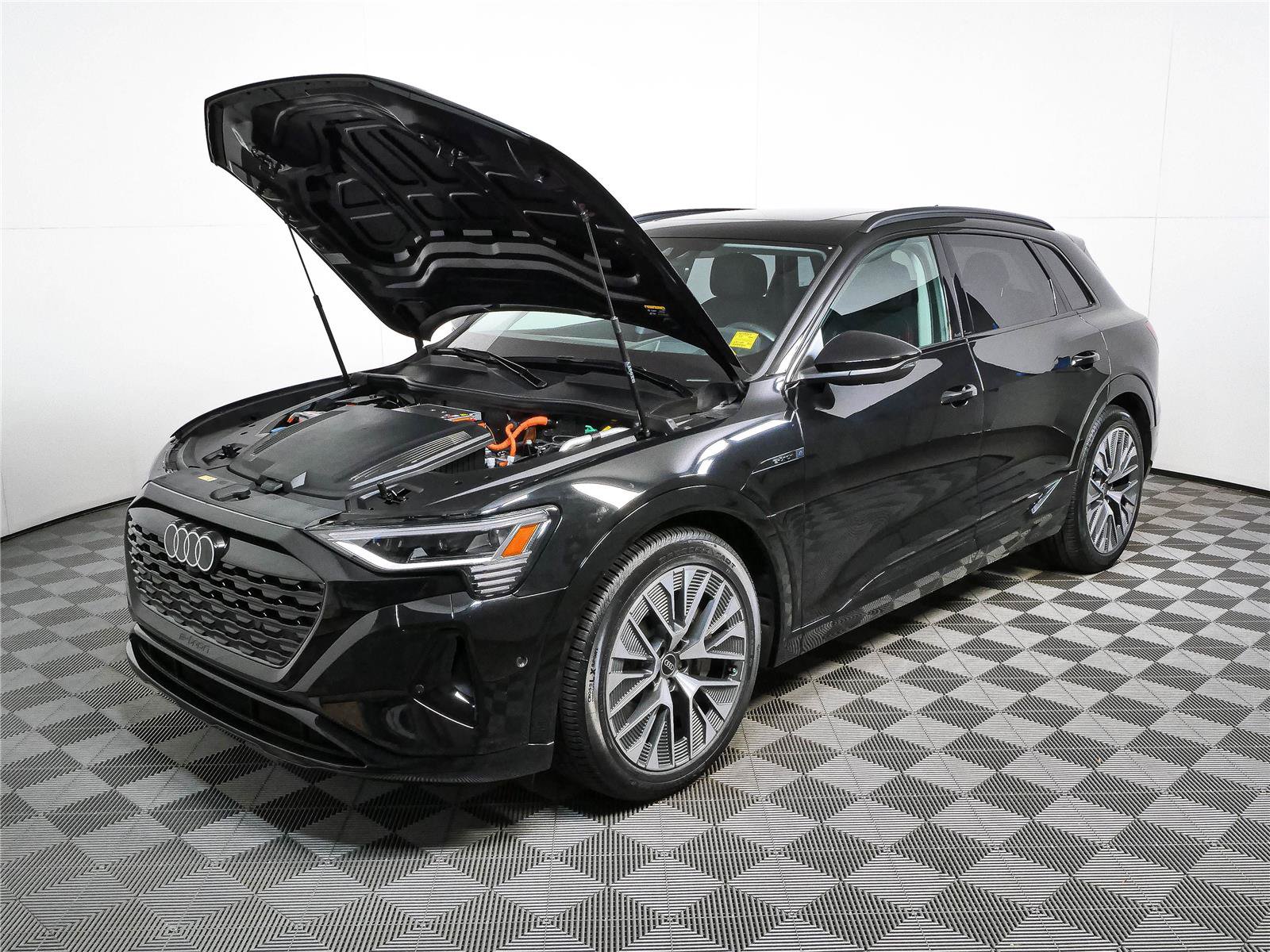 Used 2024 Audi Q8 e-tron Prestige w/ Prestige Package AWD/4WD image 34