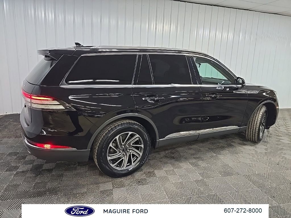 Used 2022 Lincoln Aviator Standard w/ Elements Package image 3