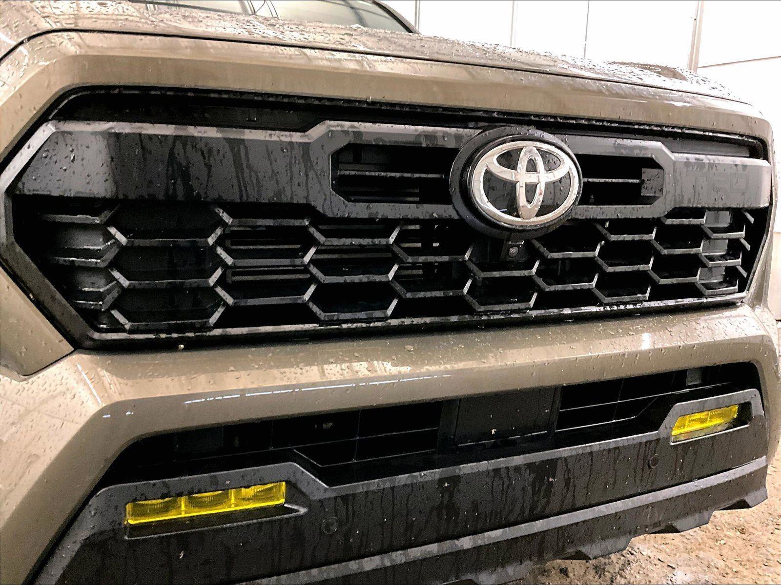 Used 2024 Toyota Tacoma TRD Off-Road w/ TRD Off Road Premium Package AWD/4WD image 29