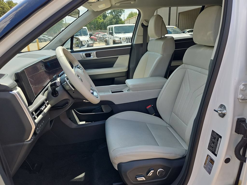 Used 2025 Hyundai Santa Fe SEL FWD image 25