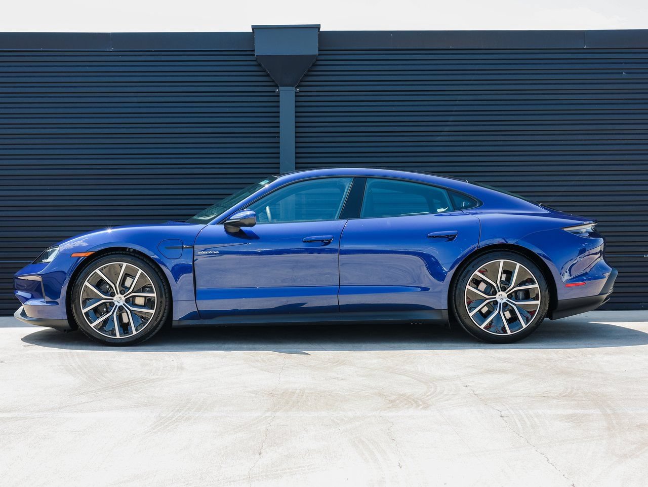 Used 2025 Porsche Taycan AWD/4WD image 2