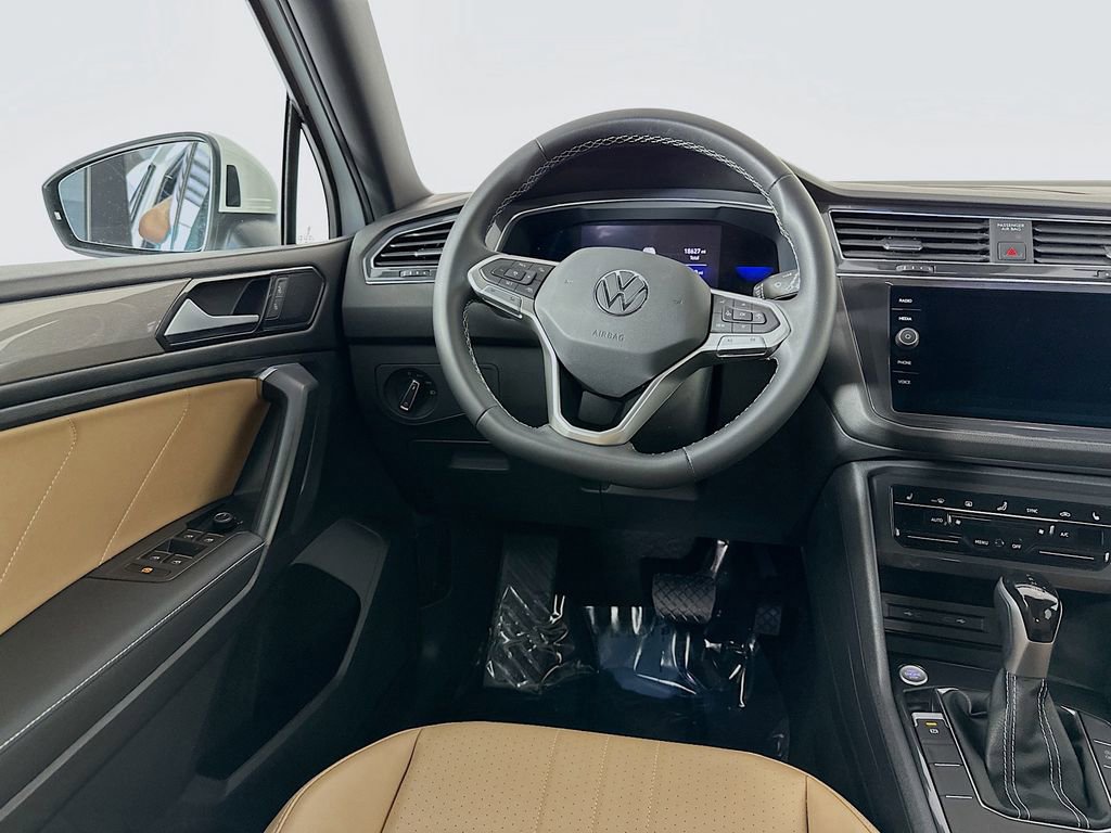 Used 2023 Volkswagen Tiguan SE FWD image 29