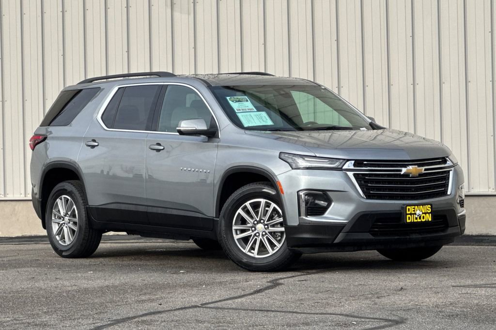Used 2023 Chevrolet Traverse LT w/ Rear Camera Mirror Package AWD/4WD image 2