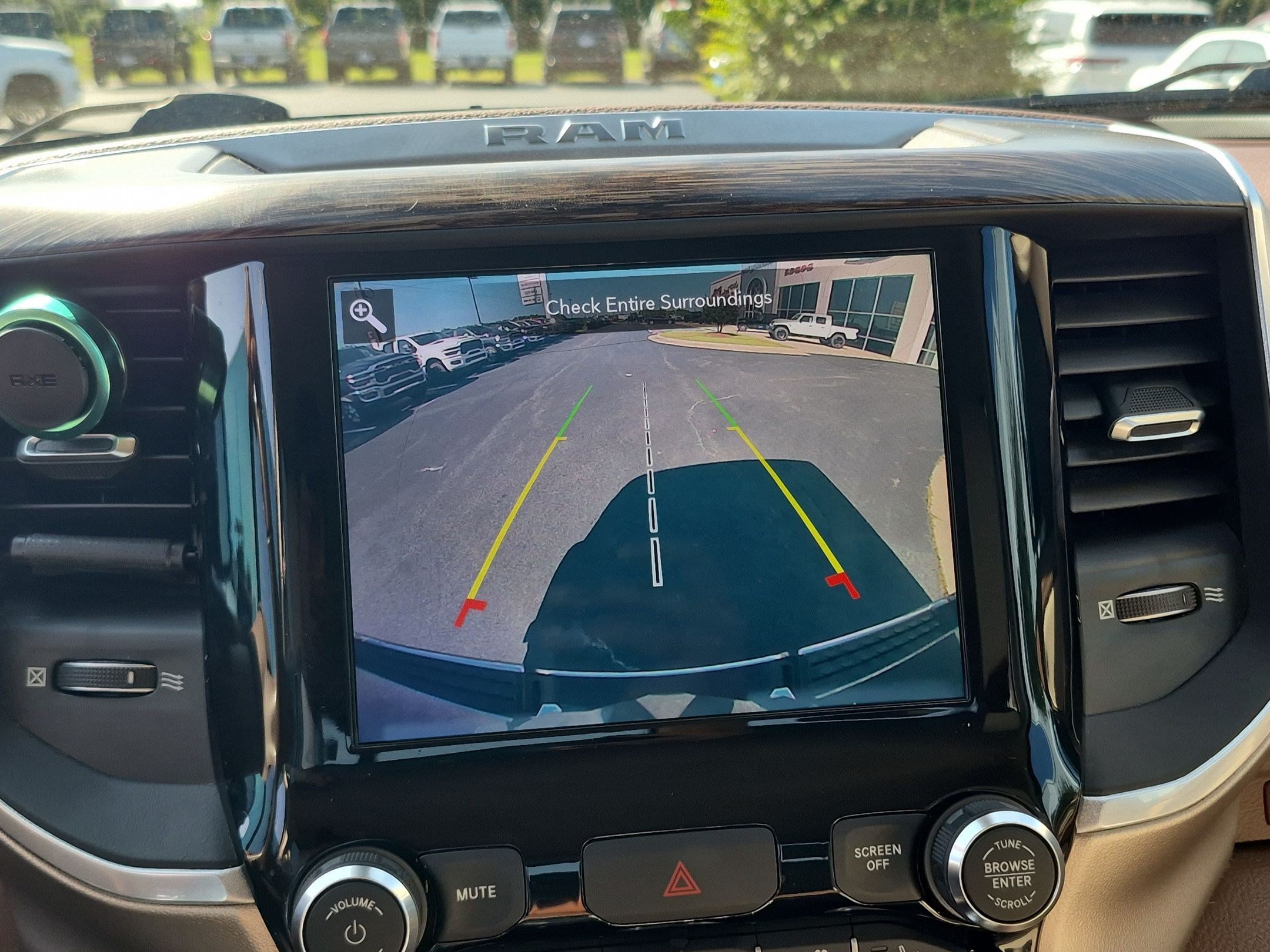 Used 2020 RAM 1500 Laramie AWD/4WD image 13