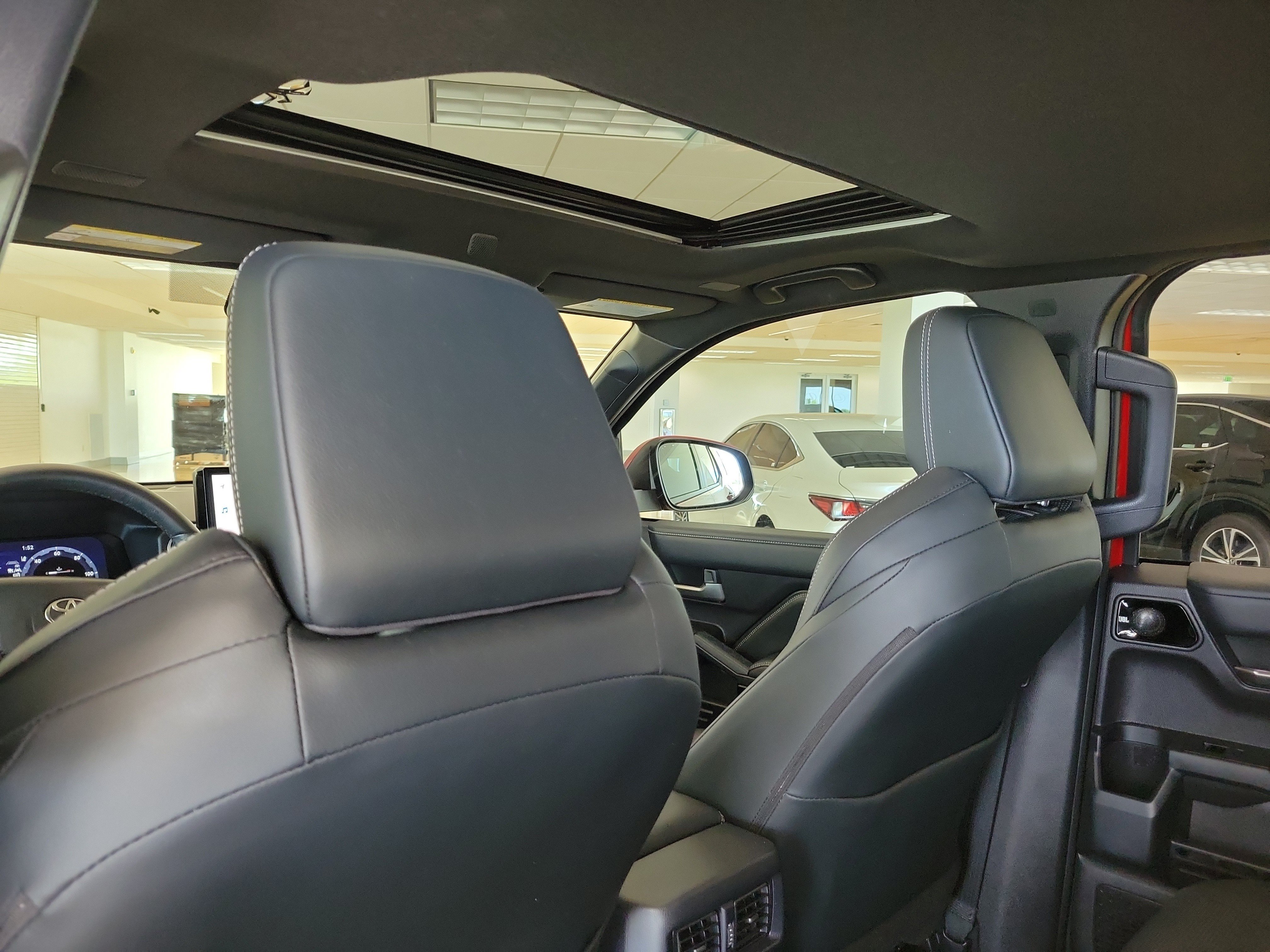 Used 2025 Toyota 4Runner Limited AWD/4WD image 17