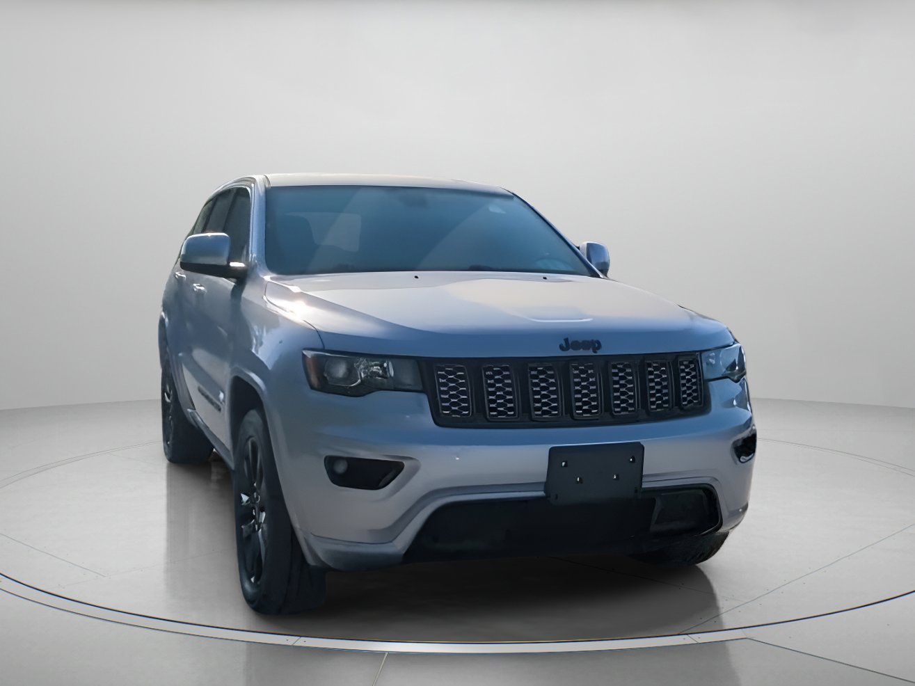 Used 2021 Jeep Grand Cherokee Laredo X image 4
