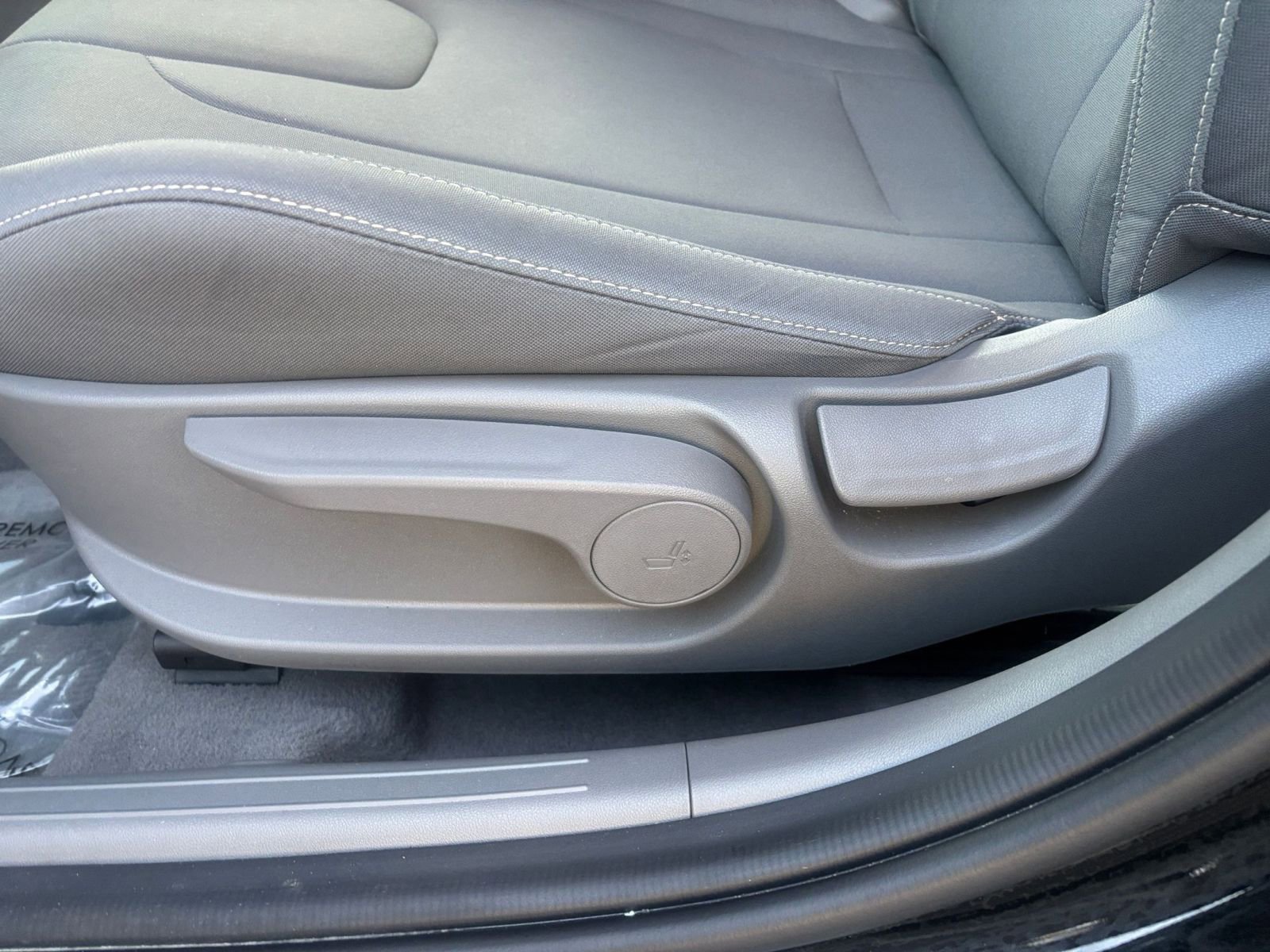 Used 2025 Hyundai Elantra SEL image 23