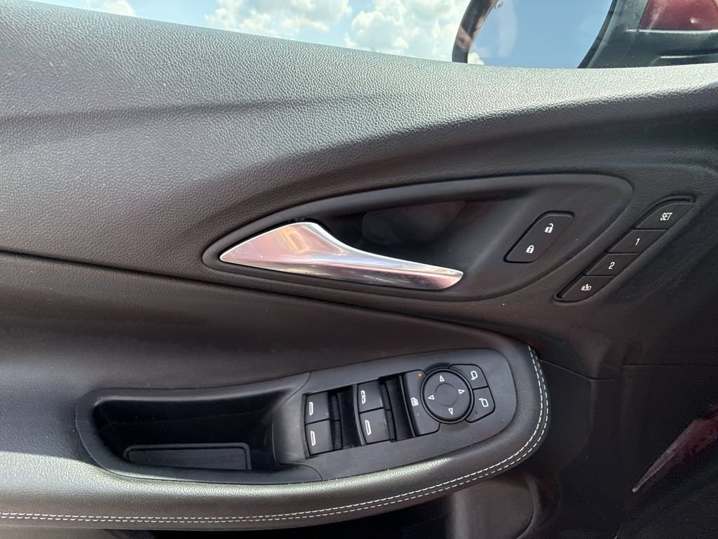 Certified 2024 Buick Encore GX Avenir FWD image 30