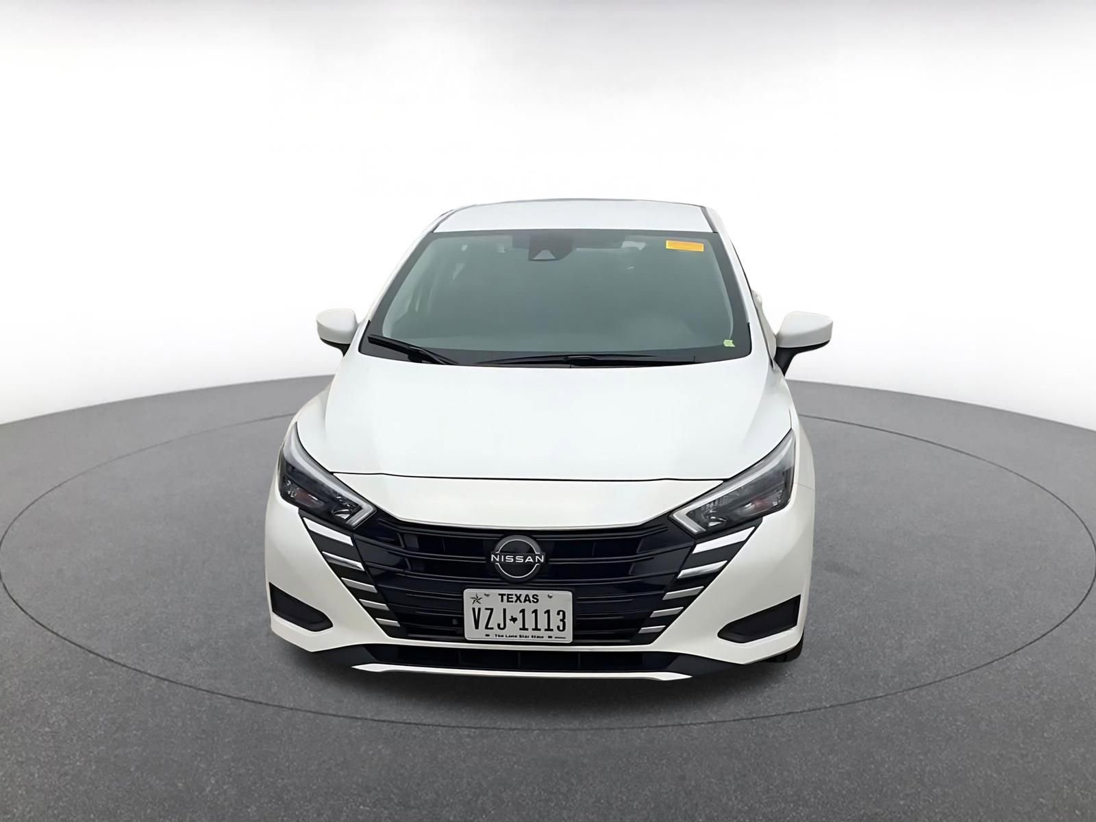 Used 2025 Nissan Versa SV w/ Trunk Package image 4