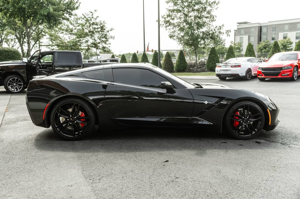 Used 2019 Chevrolet Corvette Stingray Coupe w/ 1LT RWD image 3