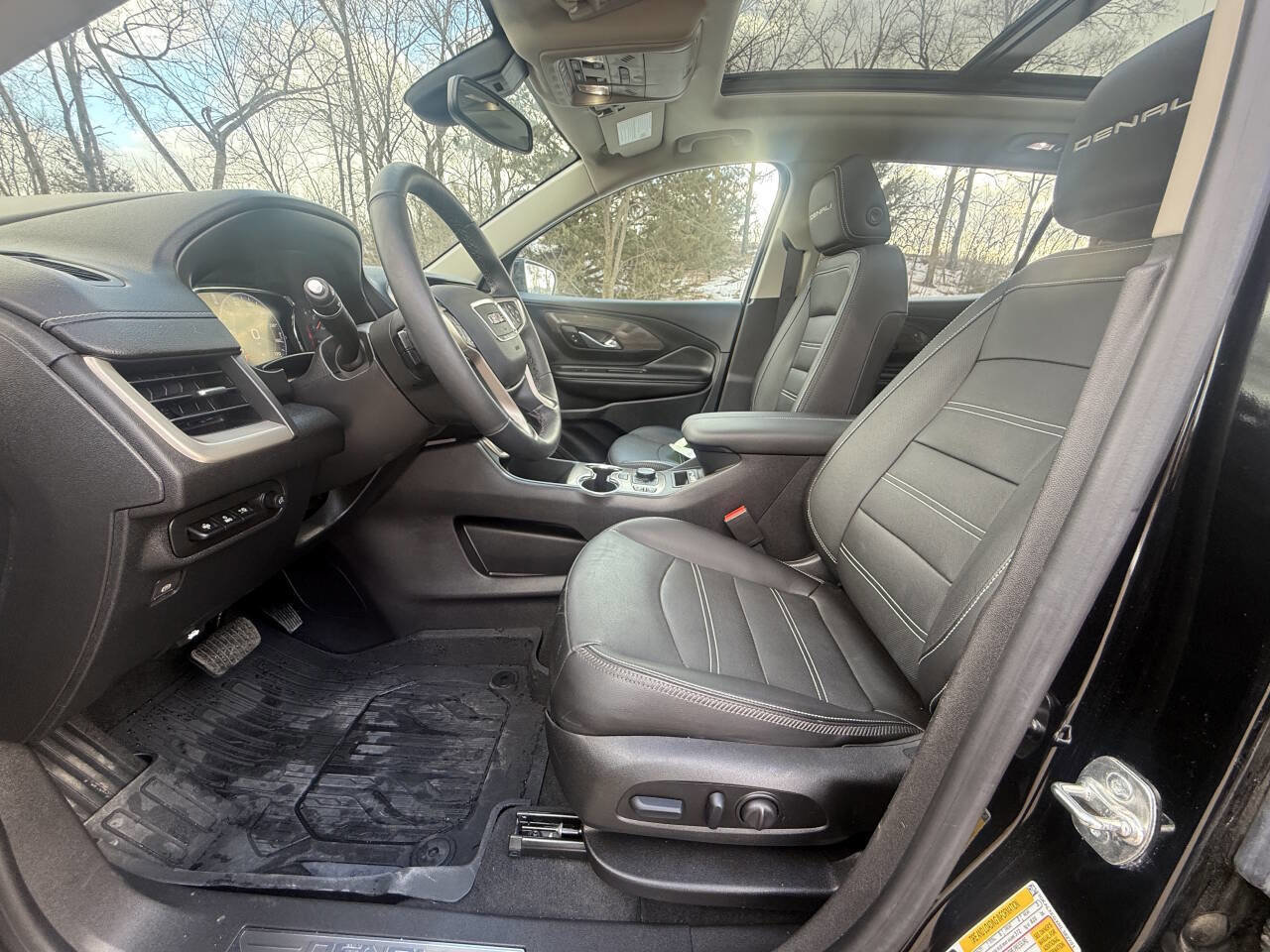 Used 2024 GMC Terrain Denali w/ Denali Premium Package AWD/4WD image 9