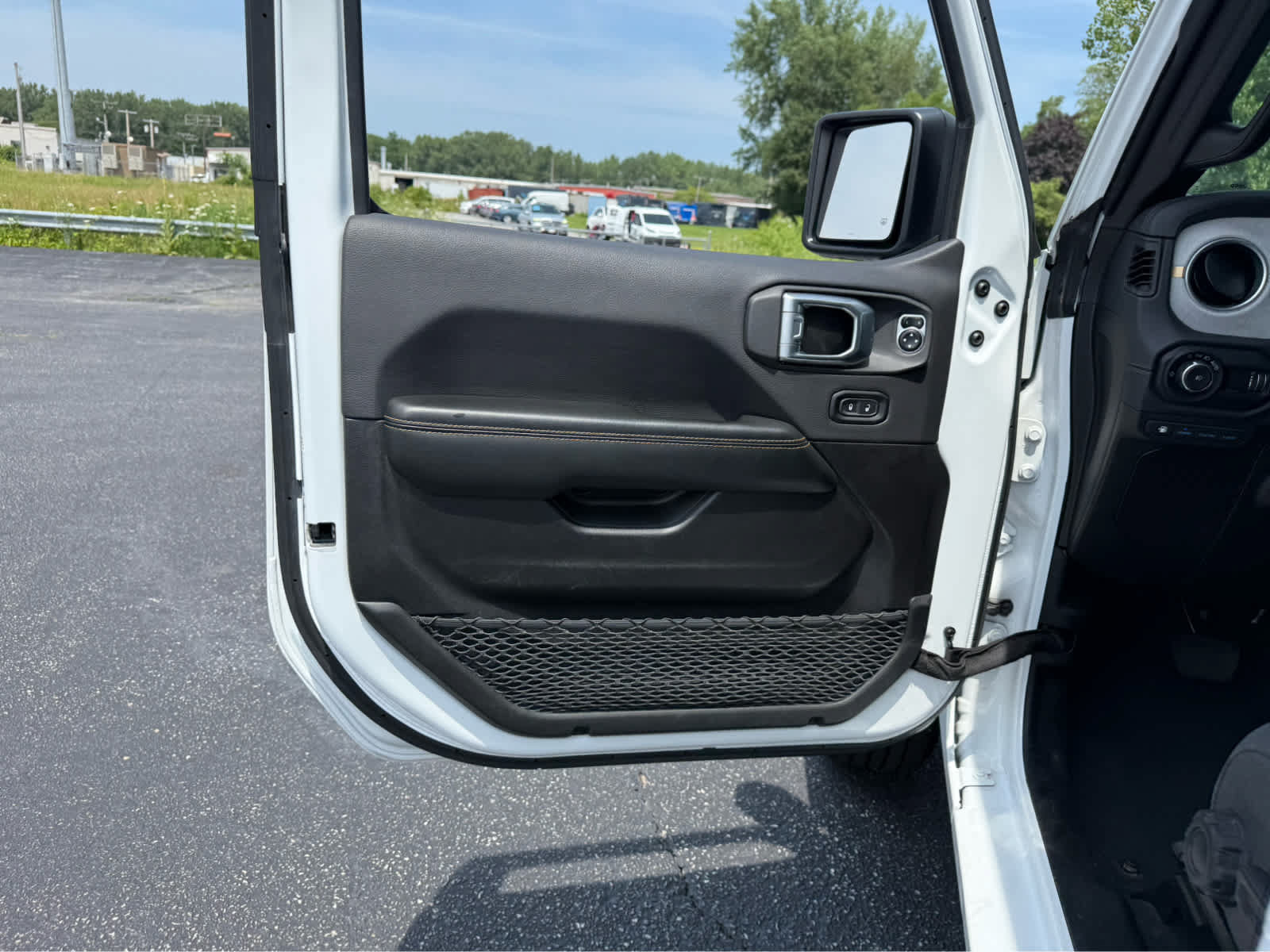 Used 2024 Jeep Wrangler Unlimited Sahara AWD/4WD image 20