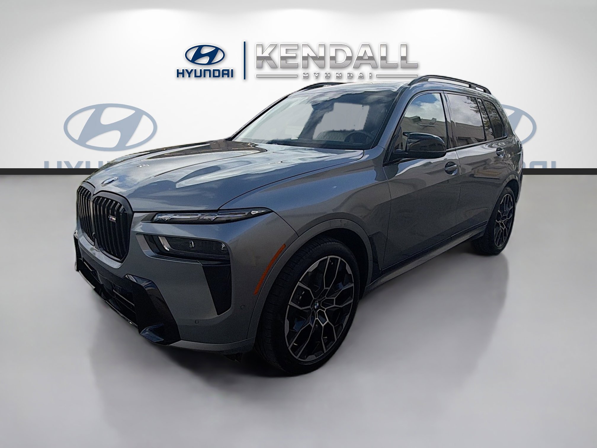 Used 2025 BMW X7 M60i AWD/4WD image 3