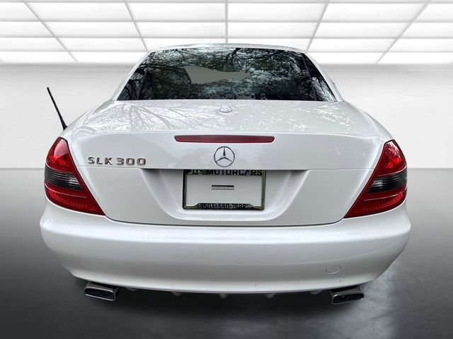 Used 2010 Mercedes-Benz SLK 300 image 4