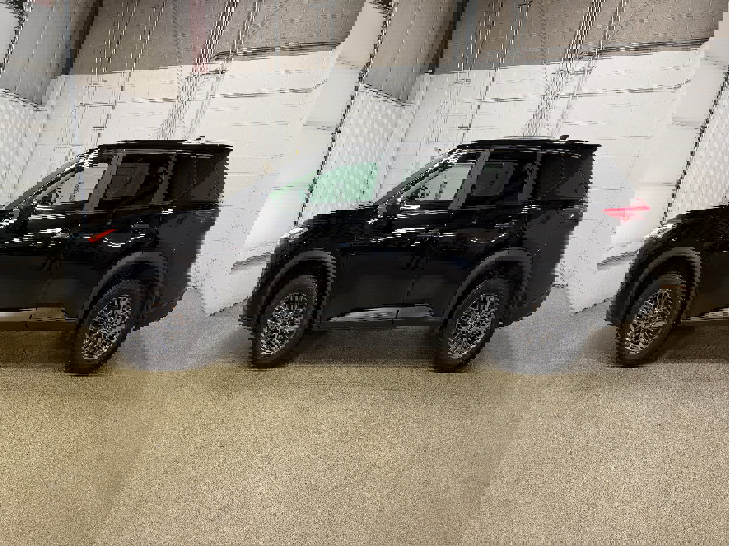 Used 2024 Nissan Rogue S image 5