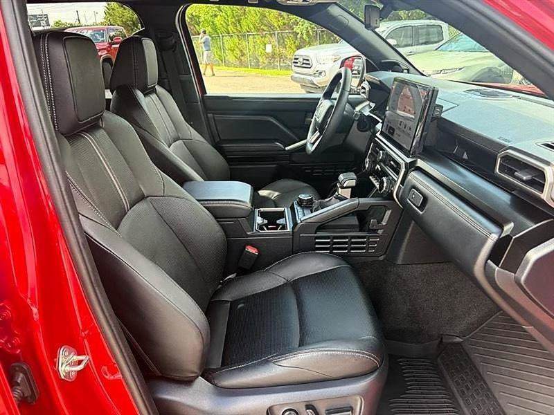 Used 2025 Toyota 4Runner Limited AWD/4WD image 40