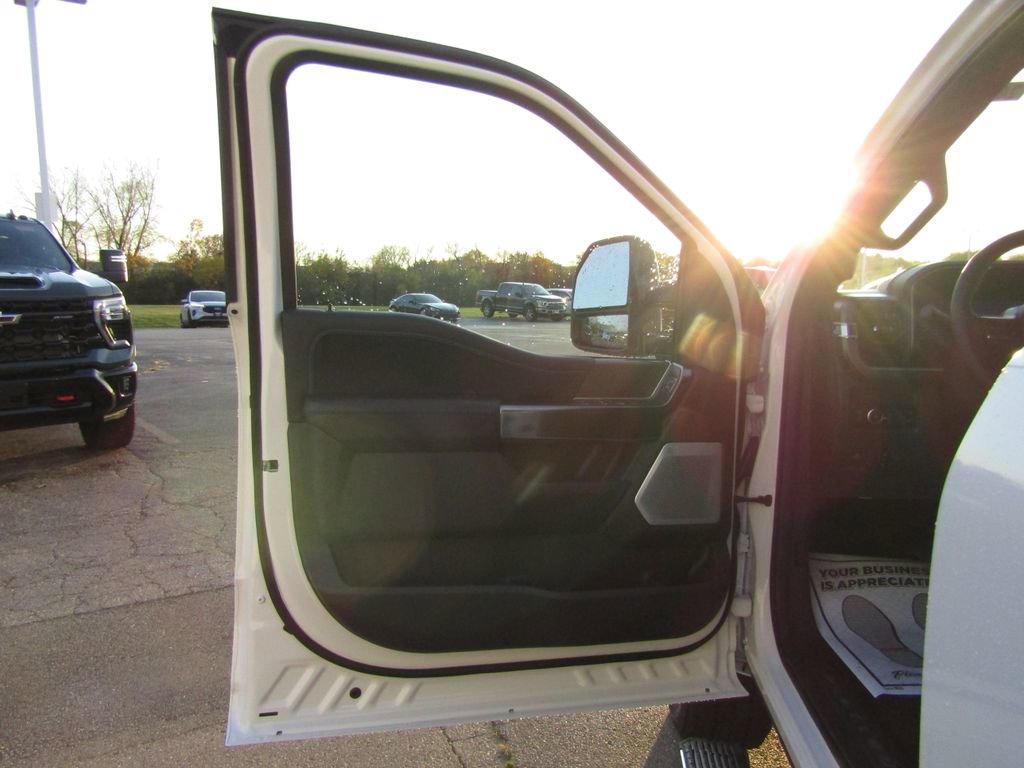 New 2026 Ford F250 Platinum w/ FX4 Off-Road Package image 13