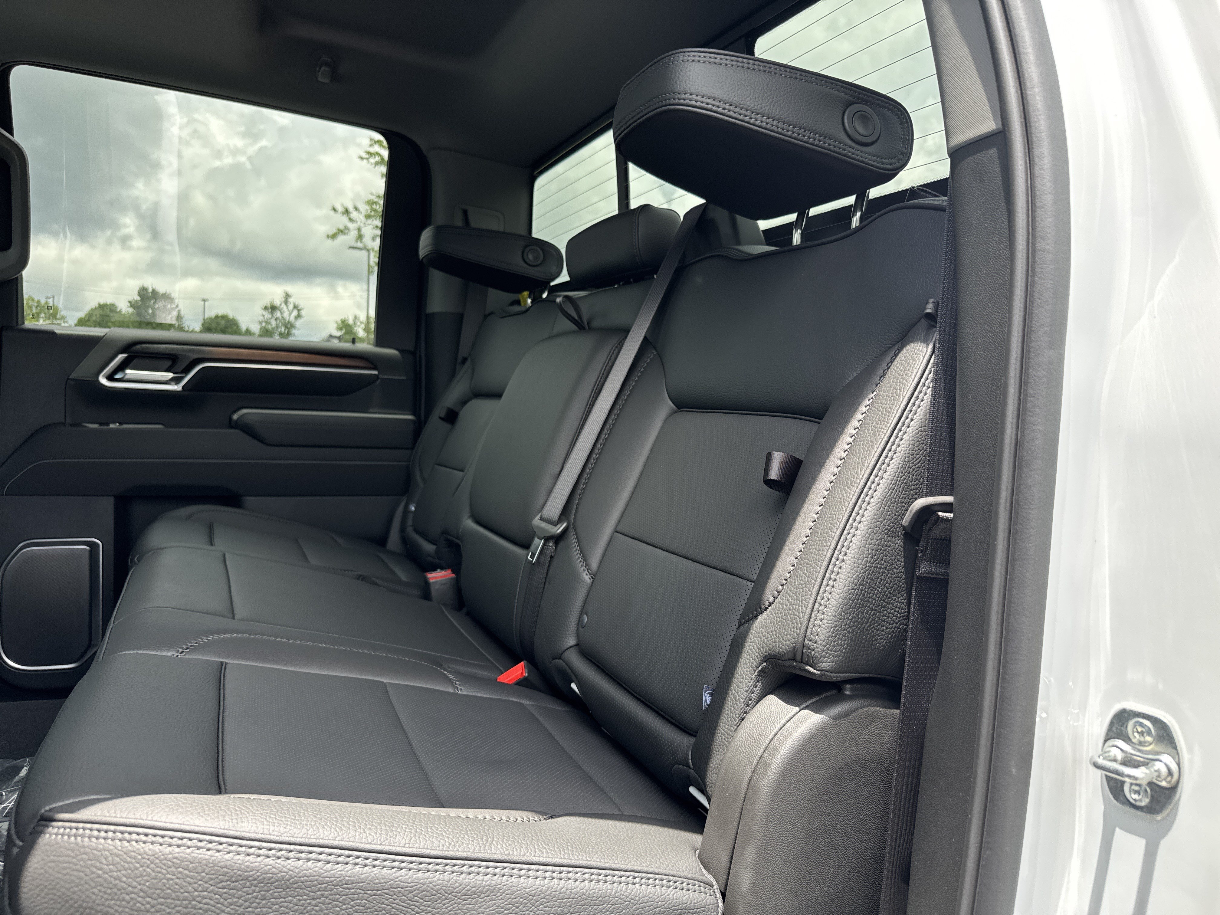 New 2026 GMC Sierra 2500 Denali w/ Denali Reserve Package AWD/4WD image 30
